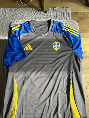 Leeds united football - leeds,