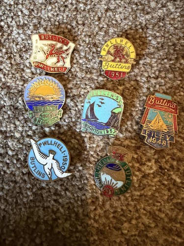 Vintage butlins badges - vintage,