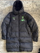 Liverpool FC Staff Issued Storm Fit Bench Coat  Size Medium  Men’s