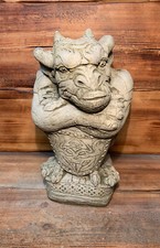 STONE GARDEN LARGE SHIELD GARGOYLE GREMLIN PILLAR CAP STATUE ORNAMENT