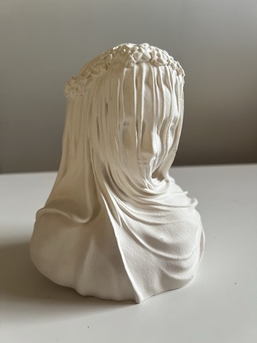 Veiled woman solid plaster - solid,