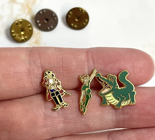 Vintage enamel pin badge - vintage,