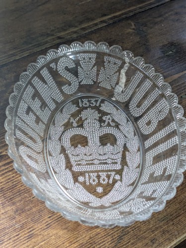 Antique queen victoria golden - victoria,
