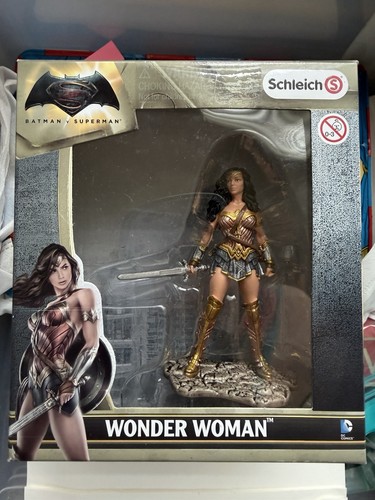 Wonder woman and batman - woman,
