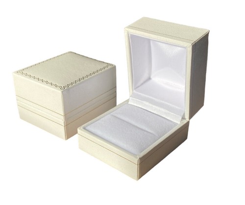 Leatherette ring box white - leatherette,