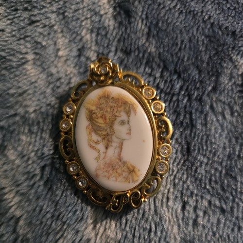 Vintage oval mrs albee cameo - vintage,