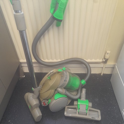 Dyson dc05 classic bagless - dyson,