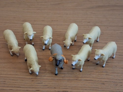 Britains bundle sheep and - of,