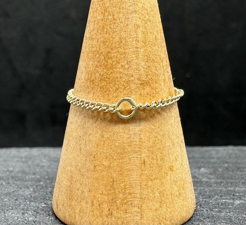 New 9ct gold - 9ct, ring