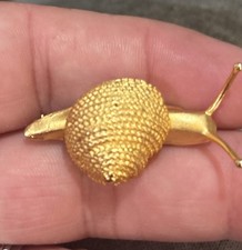 Vintage gold tone - tone, pin