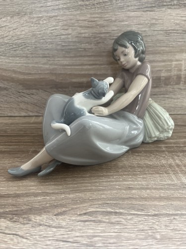 Nao lladro 1433 girl with - by,
