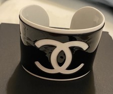 Black/white plastic Bangle