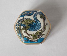WILLIAM DE MORGAN MUSEUM COLLECTION FINE BONE CHINA OCTAGONAL TRINKET PILL BOX