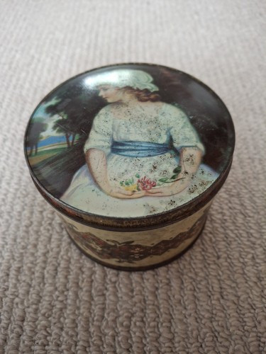 Pretty vintage tin - vintage, containing