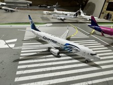 Phoenix 1:400 Diecast metal plane model Egyptair Boeing 737-800 Item No. 10588