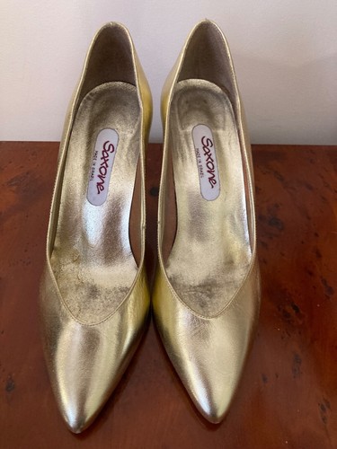 Beautiful saxone vintage gold - beautiful,