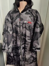 dryrobe Advance V3 MODEL Dark Camo/Black Long Sleeves Excellent! Size Medium