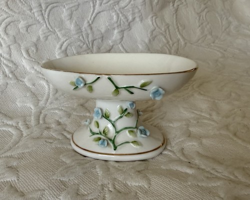 Vtg pedestal soap dish - vtg, applied