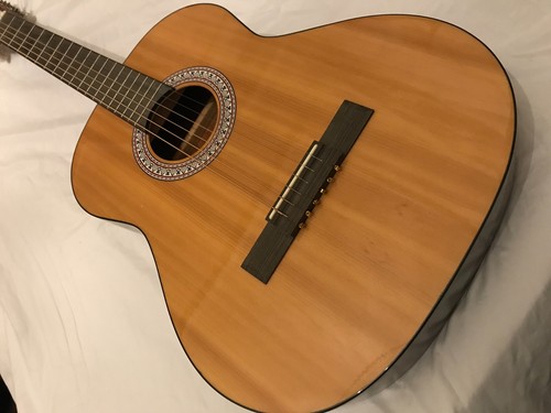Ideal first guitar - 3/4, size