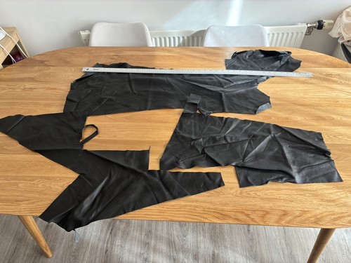 Black leather offcuts - black,