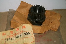 NOS HONDA C90 CUB CM91 DRIVE GEAR 23111-096-000