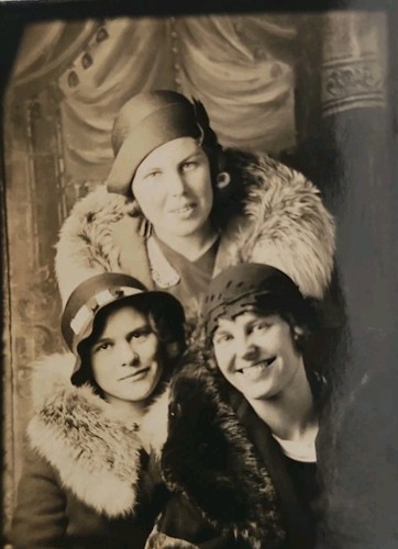 Sepia photo booth - photo,
