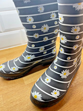 Womens short wellies size 6