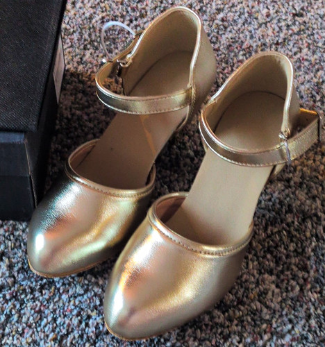 Dance and sway - dance, gold