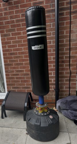 Black stand punch - black, up