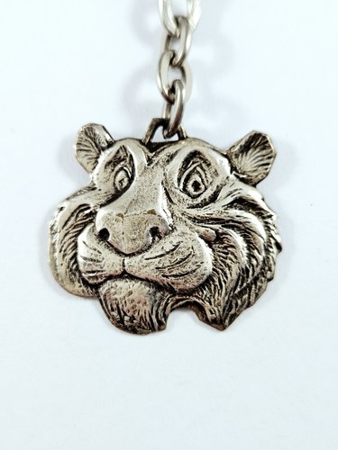 Vintage metal keychain - metal,