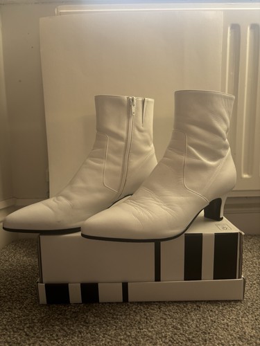 Russle and bromley white - russle,
