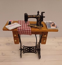 old fashioned Sewing Machine With Fixed Accessories  12th Scale