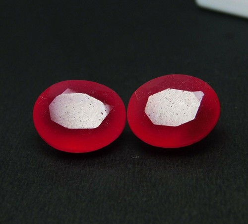 Natural red ruby oval - ct,