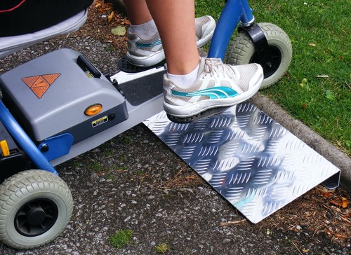 4cm height kerb ramp - kerb,