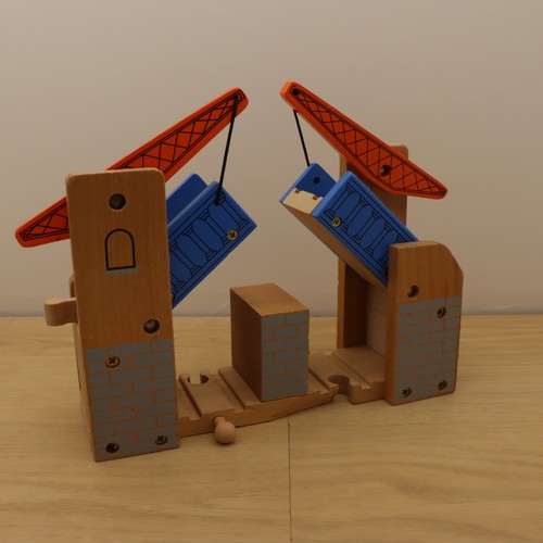 Wooden train track lifting - wooden,