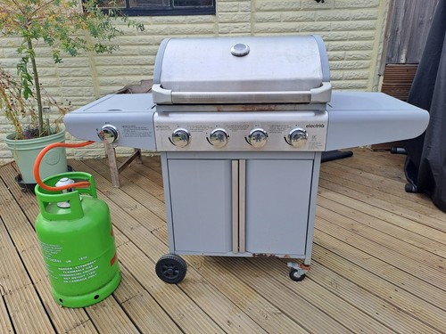 Gas bbq bottle included - &,