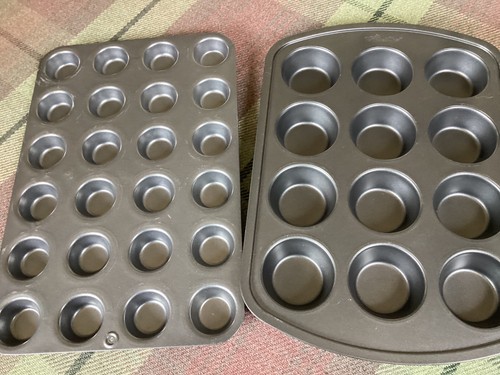 Pampered chef muffin pan 1 - x,