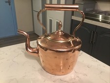 A BEAUTIFUL LARGE ANTIQUE GEORGIAN ROUND COPPER KETTLE, CIRCA 1830.
