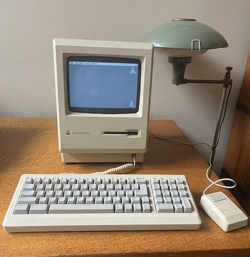 Vintage apple macintosh plus - macintosh,
