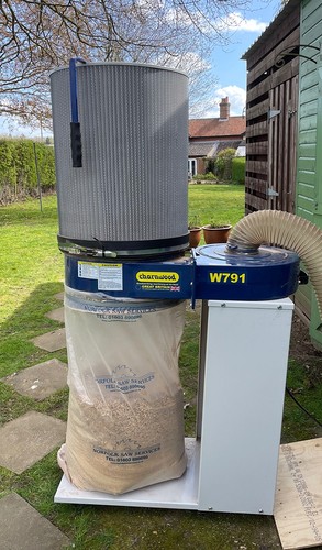 Dust extractor