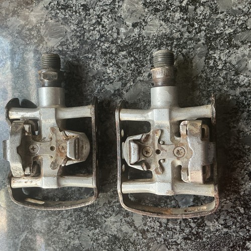 Shimano m323 pedals - r,