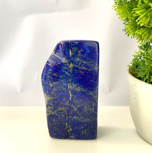 Natural lapis lazuli stone