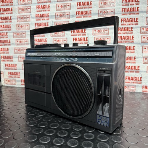 Vintage hitachi portable radio - hitachi,