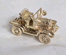 9ct Gold novelty charm / pendant. Fashioned as a Vintage Motor car. London 1964 