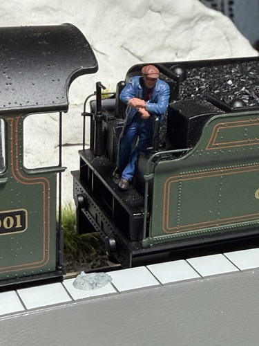 Scale figures train - scale,