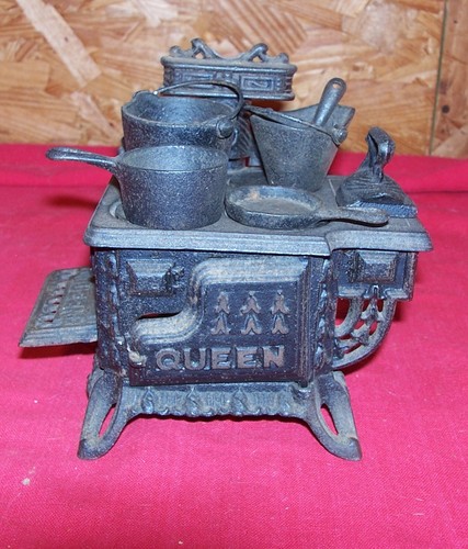 Antique queen toy cast - antique,