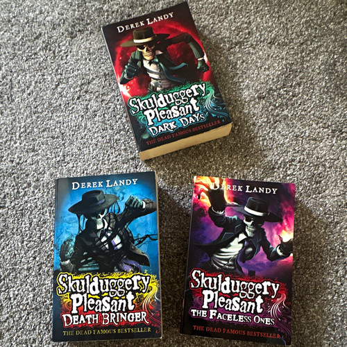 Derek landy skulduggery - derek,
