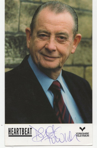 Derek fowlds signed photo - fowlds,