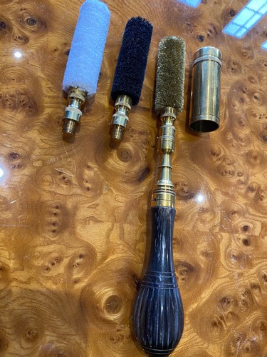 Horn handle brass - &,
