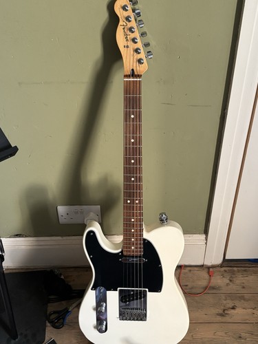 Left handed fender player - handed,